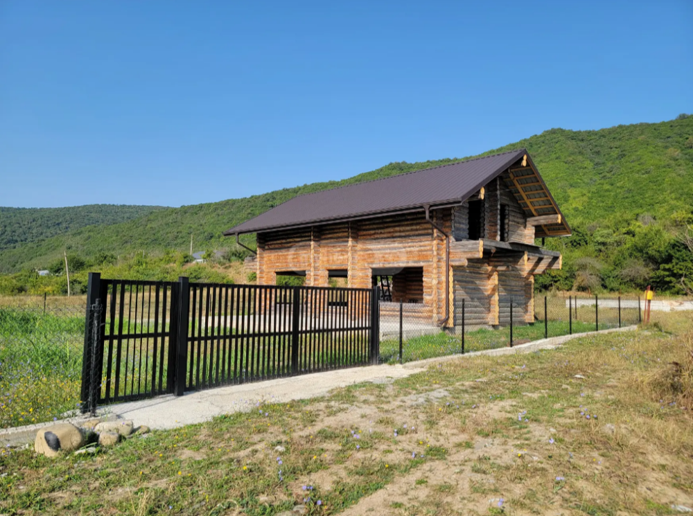 იყიდება 8 ოთახიანი აგარაკი დუშეთის მუნიციპალიტეტში